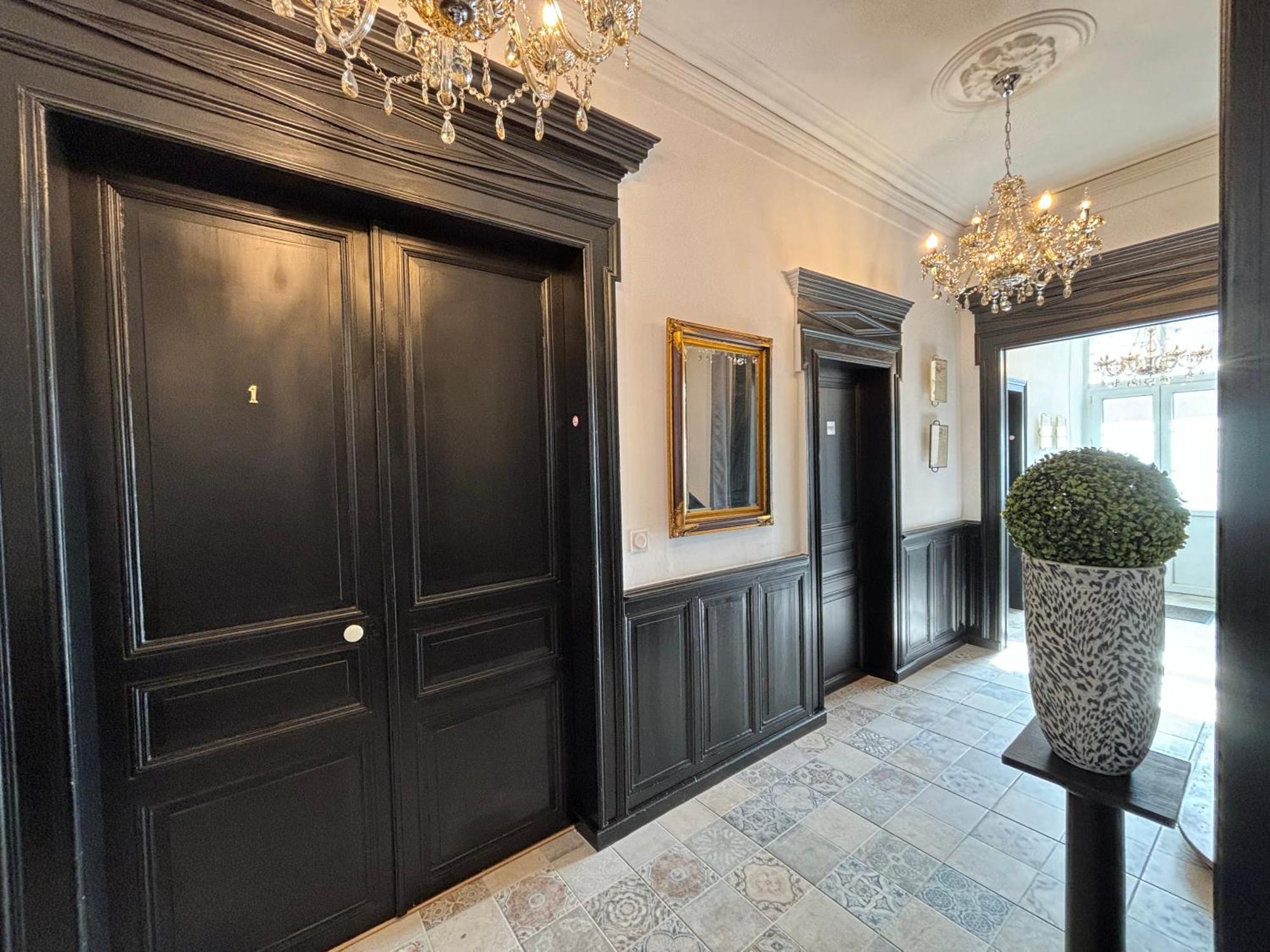 Maison A La Guitarde - Hotel Particulier Hippolyte ชาโตรูซ์ ภายนอก รูปภาพ