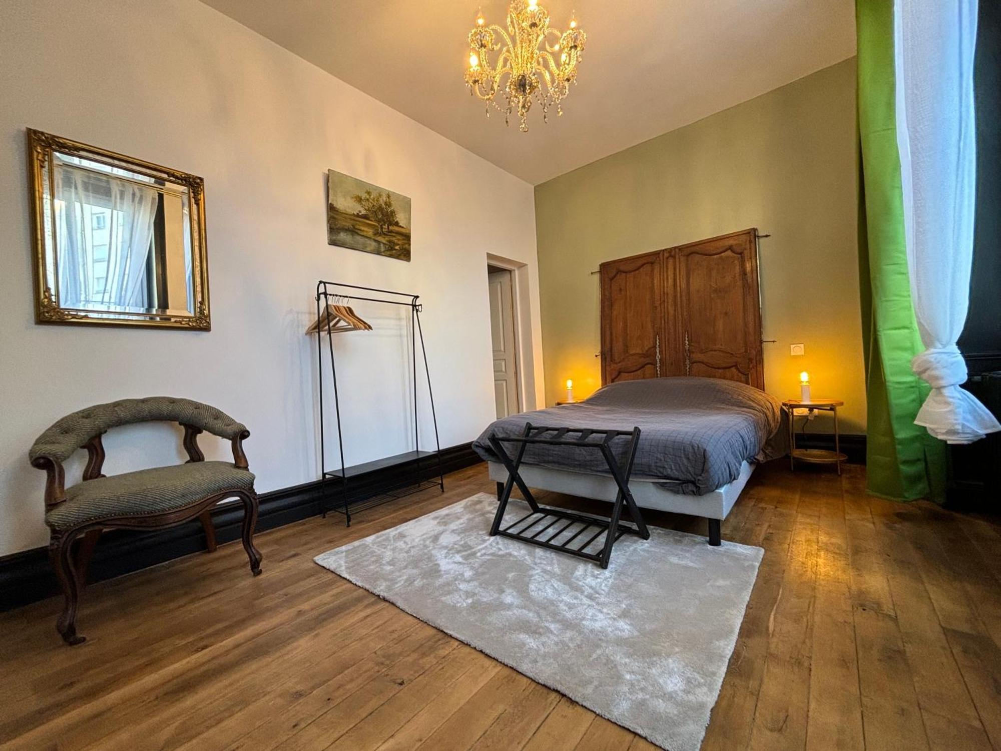 Maison A La Guitarde - Hotel Particulier Hippolyte ชาโตรูซ์ ภายนอก รูปภาพ