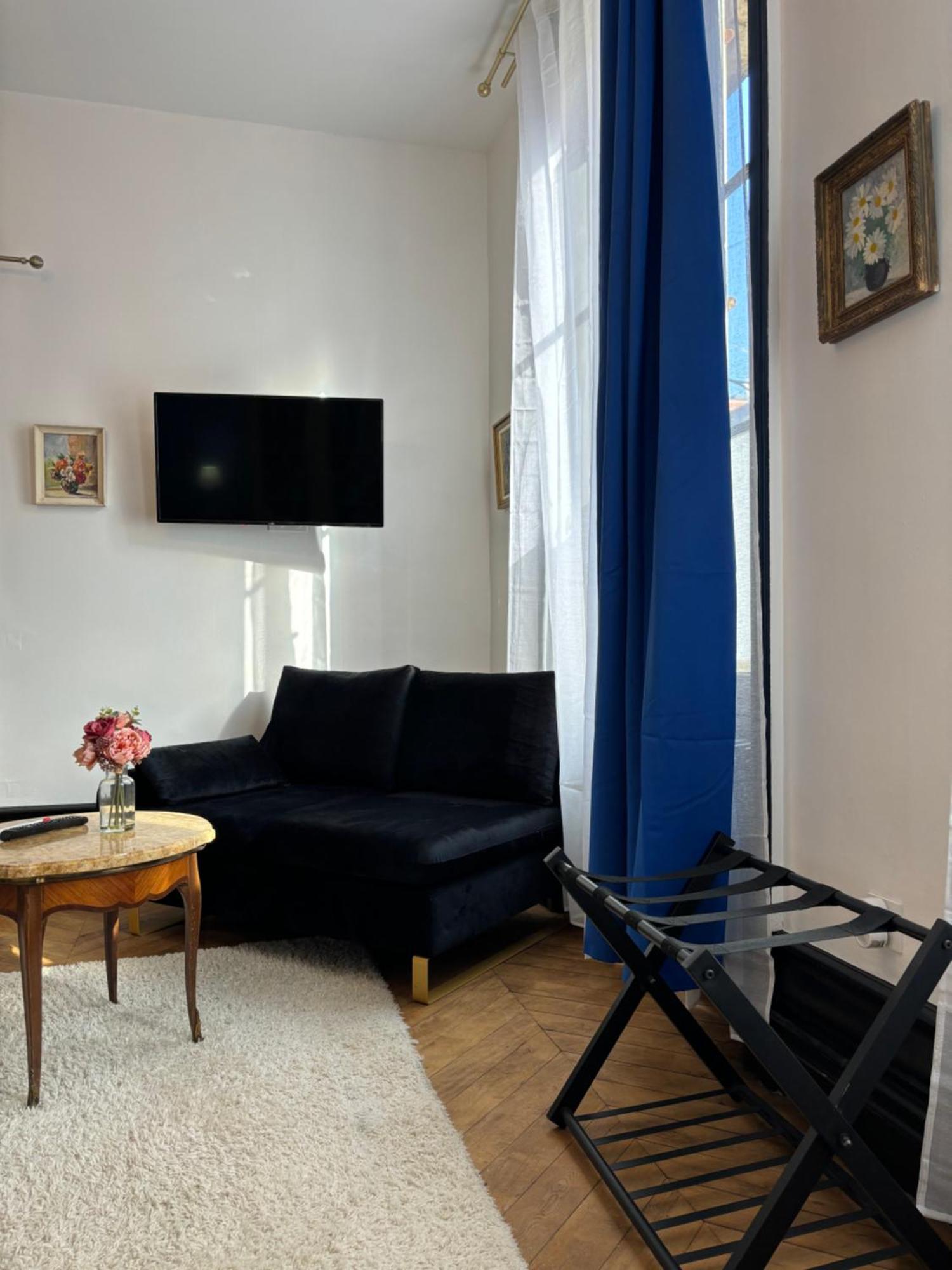 Maison A La Guitarde - Hotel Particulier Hippolyte ชาโตรูซ์ ภายนอก รูปภาพ