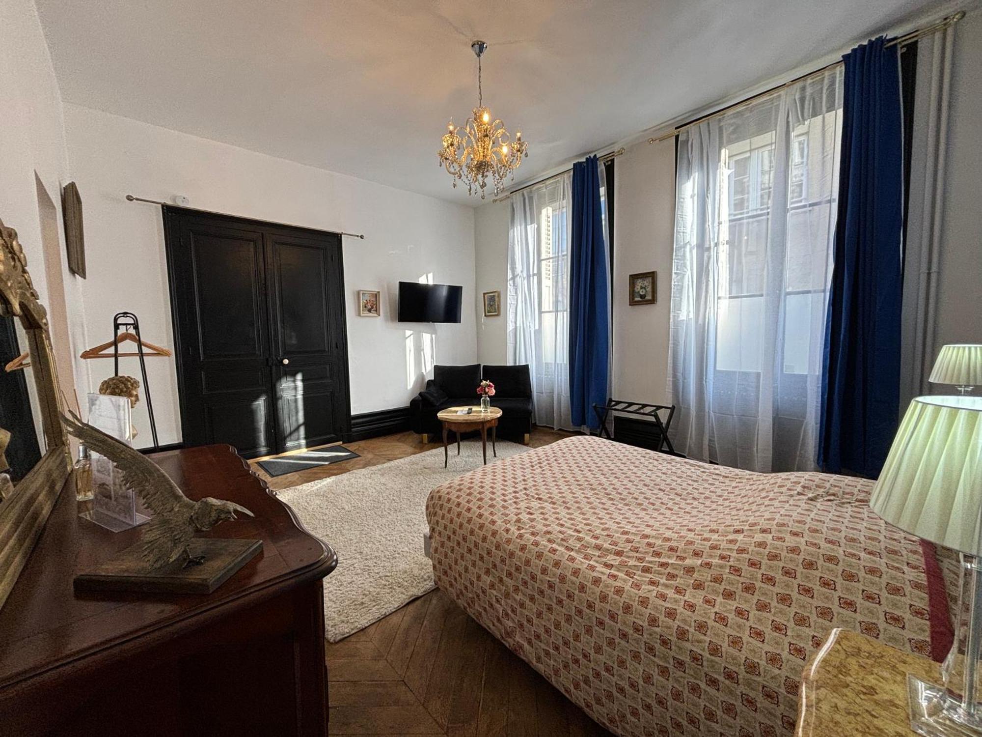 Maison A La Guitarde - Hotel Particulier Hippolyte ชาโตรูซ์ ภายนอก รูปภาพ